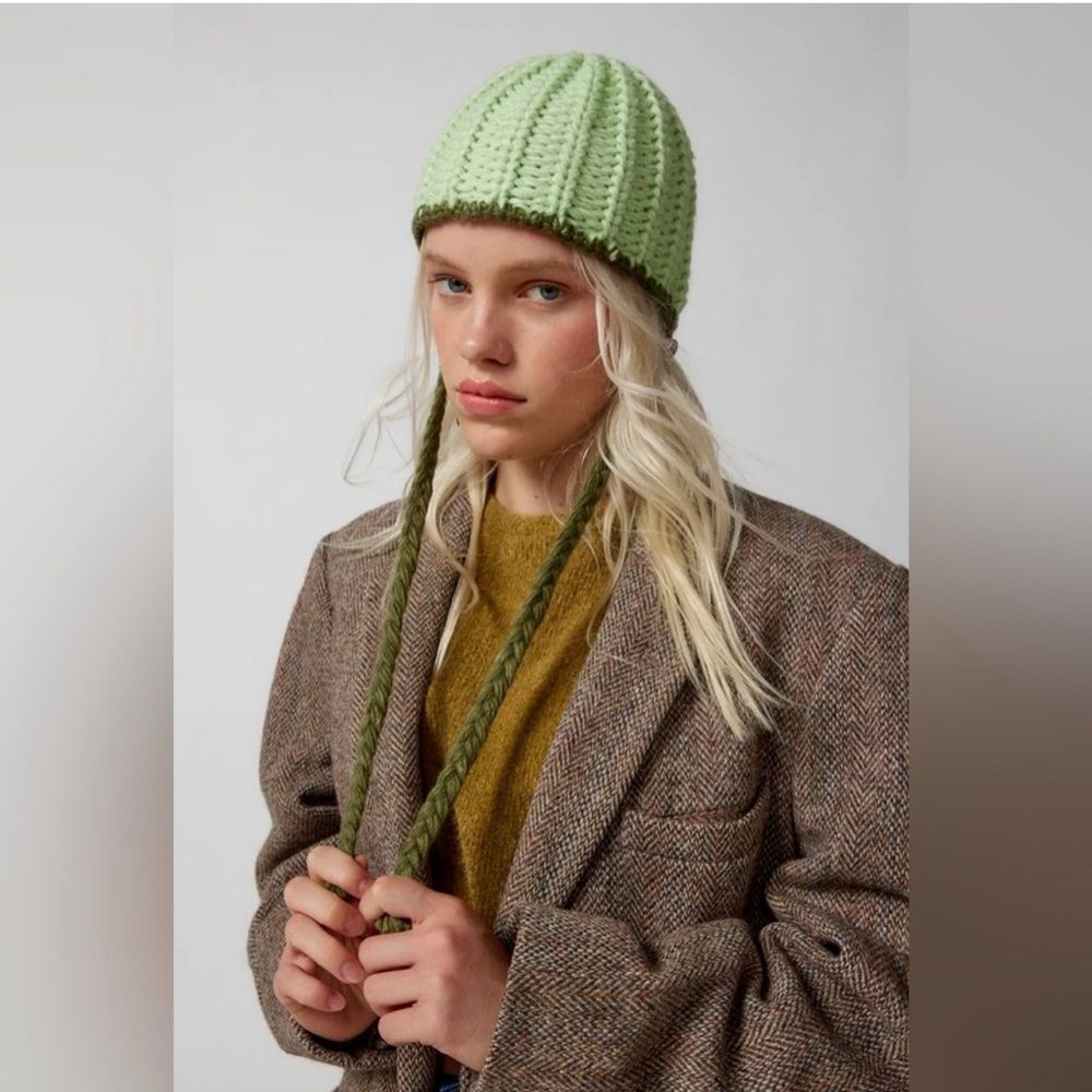 New Urban Outfitters Luna Chunky Charm Beanie